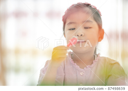 snack ice cream child lifestyle girl snack ice cream child lifestyle girl 87498639