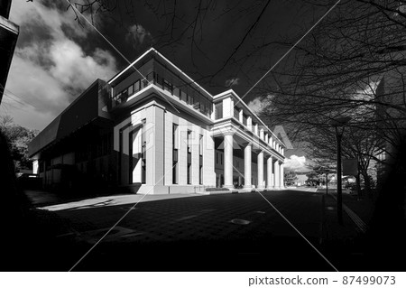 Ritsumeikan University Kinugasa Campus Kaichiro Hirai Memorial Library 87499073