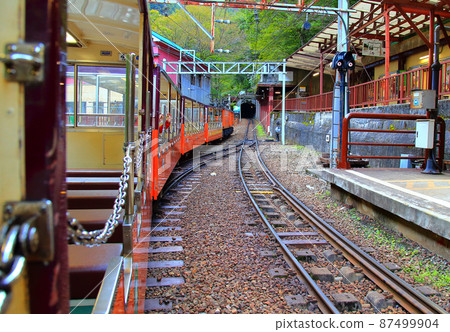 黑部峽谷鐵路無軌電車的風景 黑部峽谷鐵路無軌電車的風景 87499904