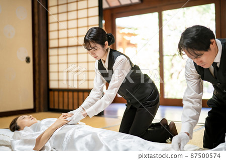 Funeral staff wearing Buddhist garments (Nōkanshi) Funeral staff wearing Buddhist garments (Nōkanshi) 87500574