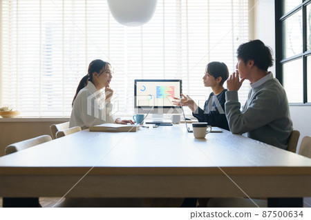 Business scene 3 people Business scene 3 people 87500634