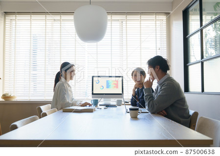 Business scene 3 people Business scene 3 people 87500638