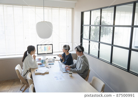 Business scene 3 people Business scene 3 people 87500991