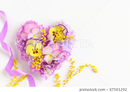 Spring flower heart 87501292