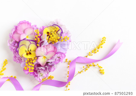 Spring flower heart 87501293