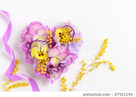 Spring flower heart 87501294