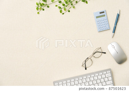 Desk unmanned bird's-eye view copy space 87501623