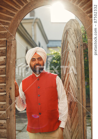 Portrait of Indian sikh man in turban with bushy beard 87502332