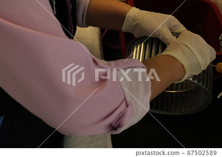 Work scenery to clean every detail for the year-end general cleaning 87502589