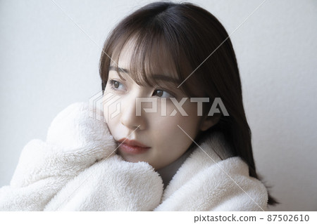 Blanket and portrait of a woman Blanket and portrait of a woman 87502610