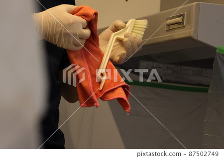 Work scenery to clean every detail for the year-end general cleaning 87502749