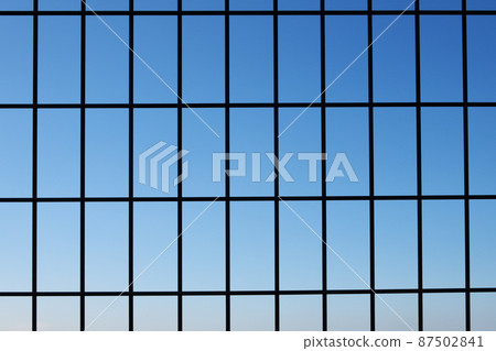 鐵格柵和藍天背景材料 87502841
