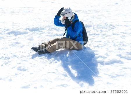 雪山遇險的女人 87502901