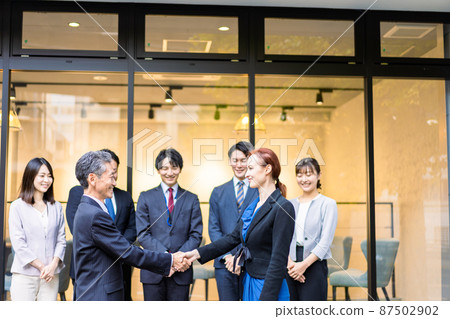 Business person with a global contract Business person with a global contract 87502902