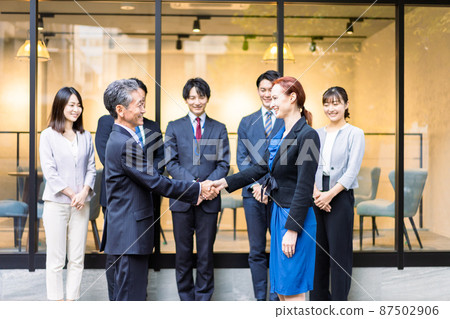 有全球合同的商人 有全球合同的商人 87502906