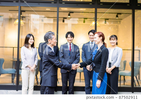有全球合同的商人 有全球合同的商人 87502911