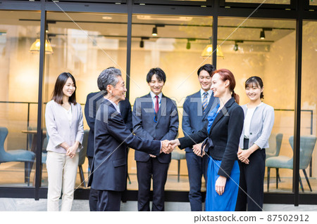 有全球合同的商人 有全球合同的商人 87502912