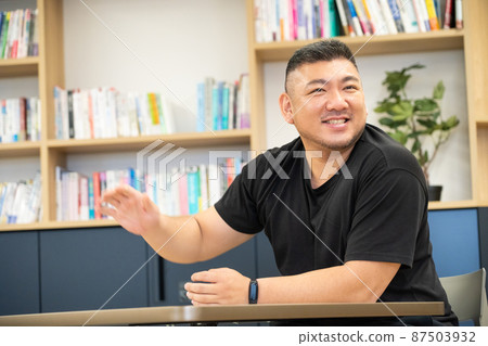 他三十多歲的商人 87503932