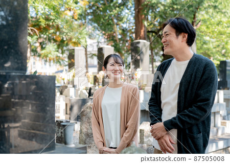 Men and women visiting the grave 87505008