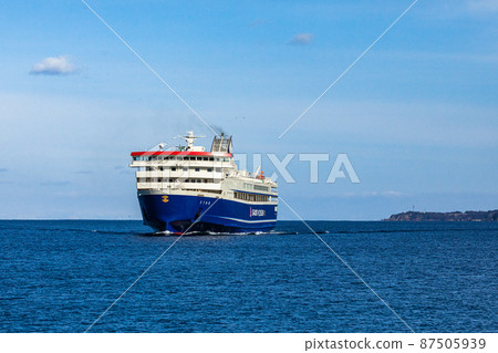 [Niigata Prefecture] Tokiwa Maru entering Sado Ryotsu Port 87505939