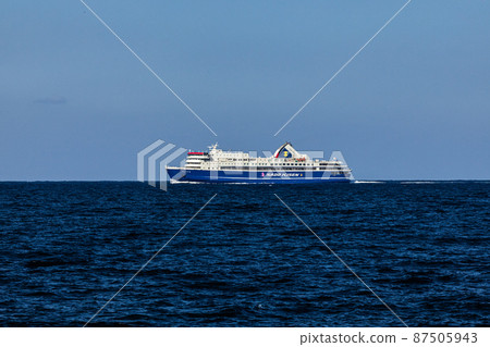 [Niigata Prefecture] Tokiwa Maru entering Sado Ryotsu Port 87505943