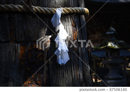 Shimenawa of the shrine, traditional Japanese culture 87506180