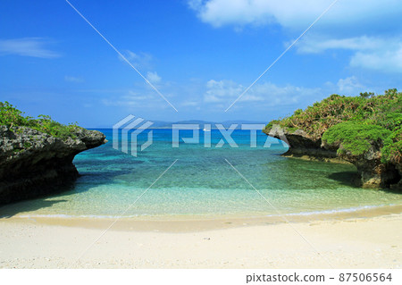 Okinawa Shinjojima (Panari) Uechijima scenery Yaeyama Islands 87506564
