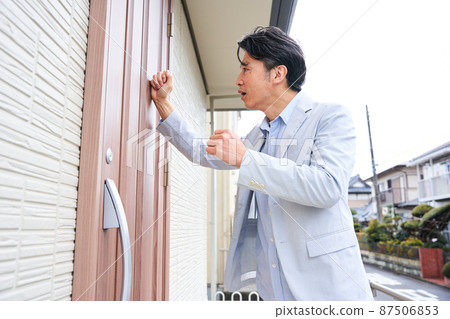 鎖定夫婦吵架吵架鄰里麻煩投訴踢出去 87506853