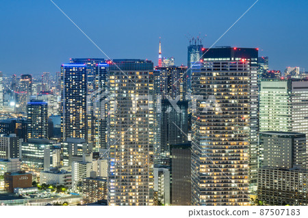 [Night view] Cityscape of Harumi's tower apartment towering 87507183