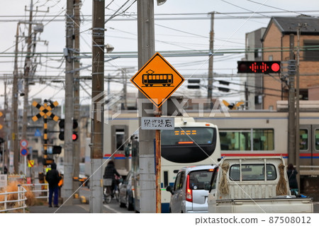 Image of a sign with a railroad crossing 87508012