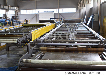 Elements of various sections of the galvanized steel processing line in rolls. 87508813