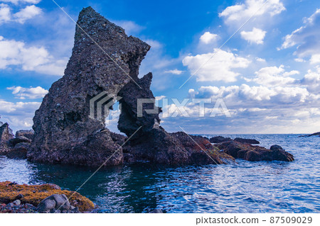(Shizuoka Prefecture) Minamiizu Ounohama strange rocks and shrimp holes 87509029