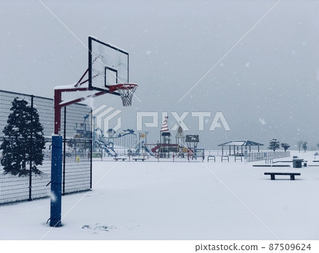 Basket goal in the snow 87509624