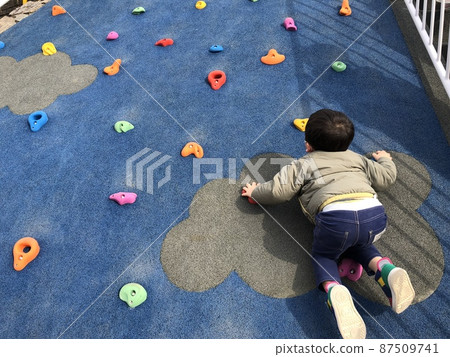 3 year old bouldering 3 year old bouldering 87509741