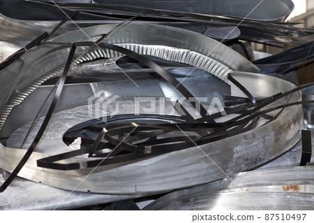 Scrap metal and waste of ferrous metals Scrap metal and waste of ferrous metals 87510497