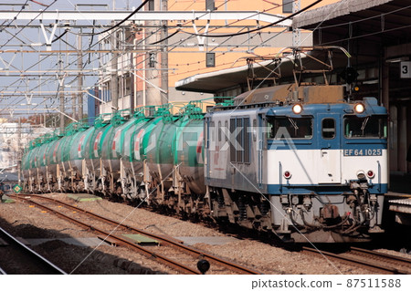 EF64-1025牽引的油運貨運列車_2010/12/7 攝 87511588