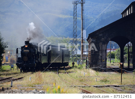 SL and railcars that feel nostalgic 87512451