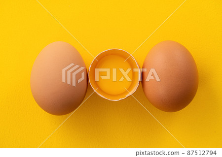egg egg brown brown yellow Egg in plate egg 生たまご egg egg brown brown yellow Egg in plate egg 生たまご 87512794
