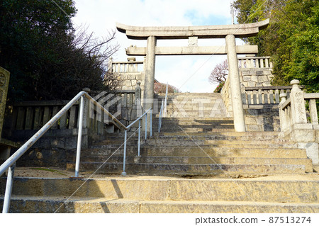 The second torii gate and approach to Shimotsui Gion Shrine, Kurashiki City, Okayama Prefecture 87513274