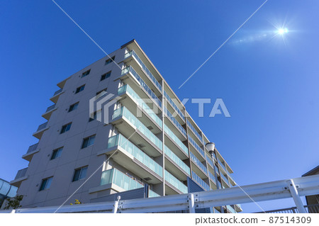 公寓外觀和清新的藍天風景_sky_b_68 87514309