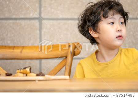 parenting snack growth child boy lifestyle parenting snack growth child boy lifestyle 87514493