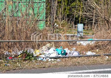 A large amount of garbage dumped on the side of the road, illegal dumping, littering A large amount of garbage dumped on the side of the road, illegal dumping, littering 87514668