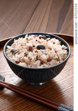 Eighteen grain rice 87515354