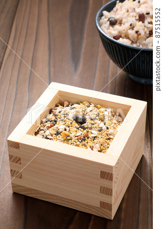 Eighteen grains 87515552