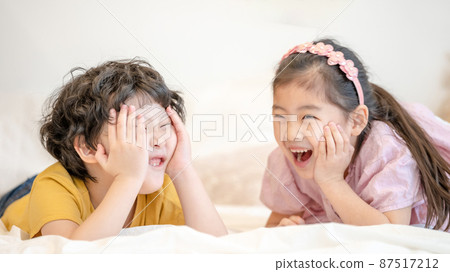 兒童生活方式放鬆假期家庭 兒童生活方式放鬆假期家庭 87517212