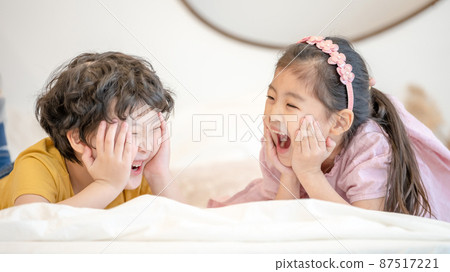 children lifestyle relaxation vacation family 87517221