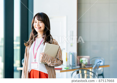 Young business woman in the office Young business woman in the office 87517668