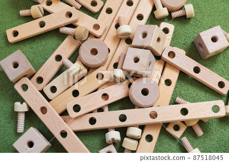 Toys assembled with wooden bolts and nuts 87518045