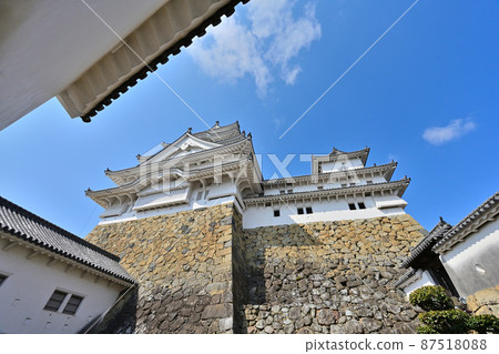 世界遺產國寶姬路城特別開幕“塔周圍和空手門” 87518088