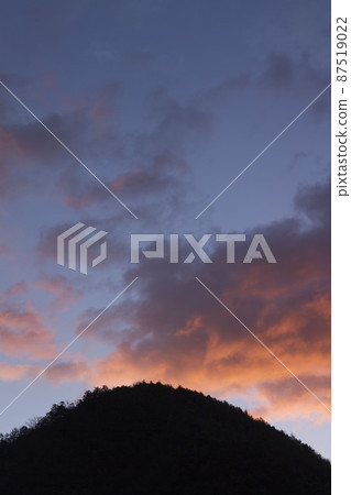 Early January Gifu mountain top and sunrise sky 87519022